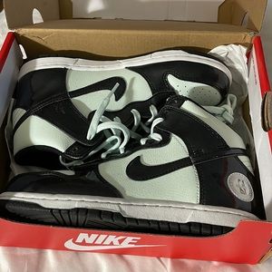 Nike Dunk High size 2y
